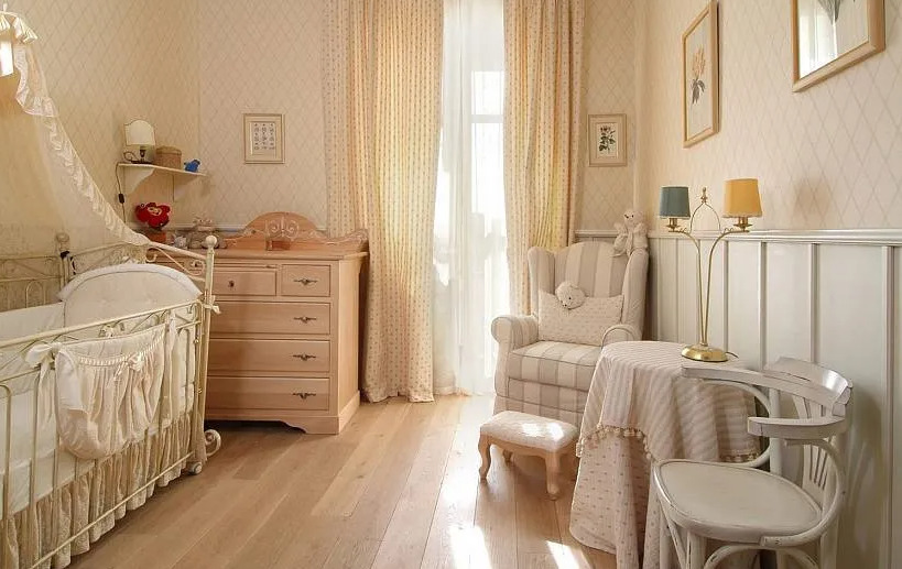 Современный стиль и бежевый цвет – трендовая идея оформления спальни.