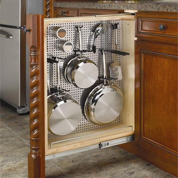 Хранение посуды в узких шкафах на кухне