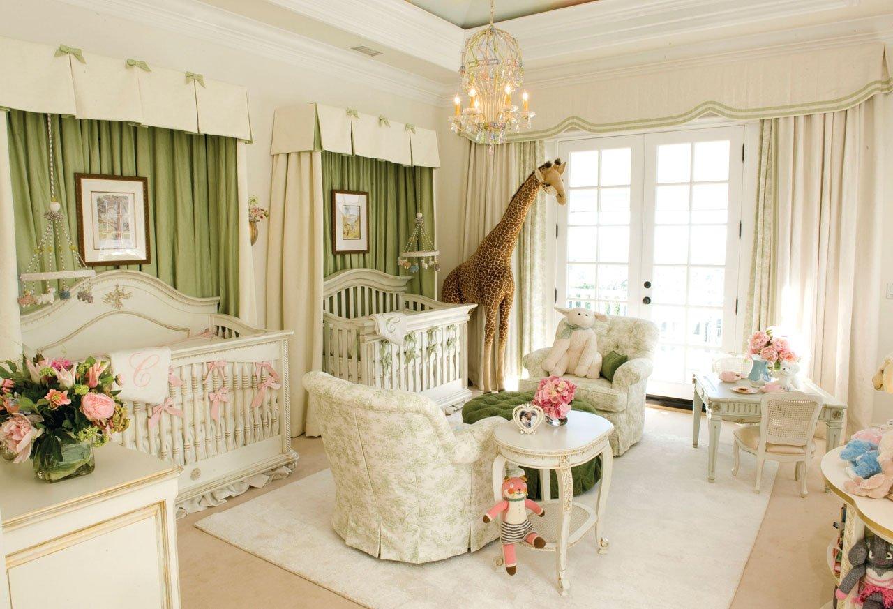Неоклассический стиль комнаты для новорожденного